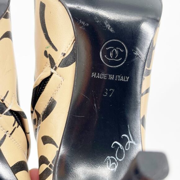 Chanel EU 37 Beige Black Allover CC Logo Pointed Cap Toe Ankle Boots F/W 2000 - Picture 12 of 14